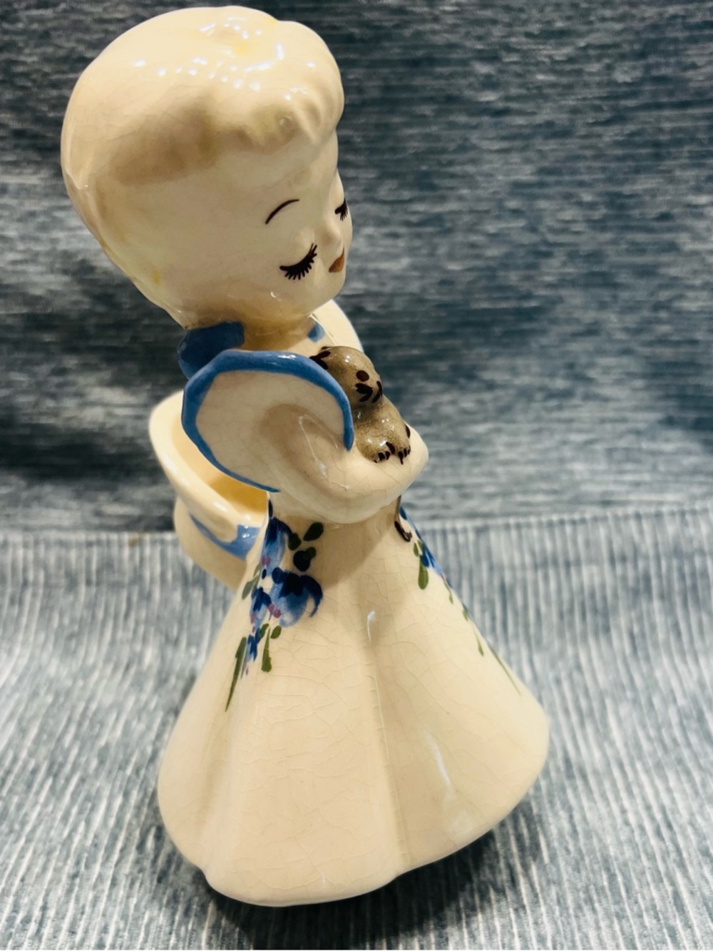 Delee Vintage Ceramic Pottery Girl Figurine Planter in Cream and Blue - Picture 4 of 6